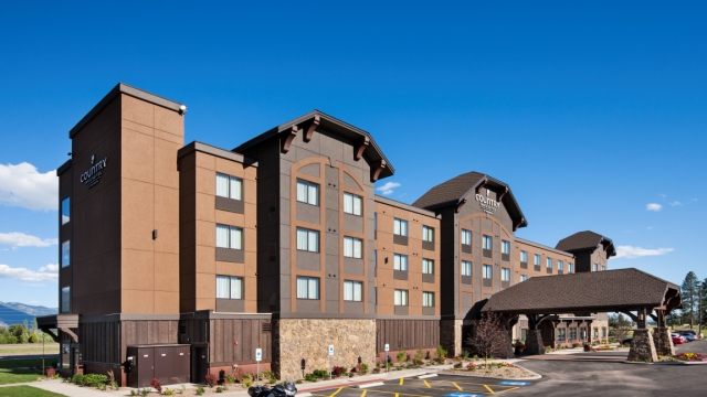 Exterior, horizontal, front 3/4 view, Country Inns & Suites, Kalispell, Montana; Greg Bain & Company country inn suites kalispell front entry