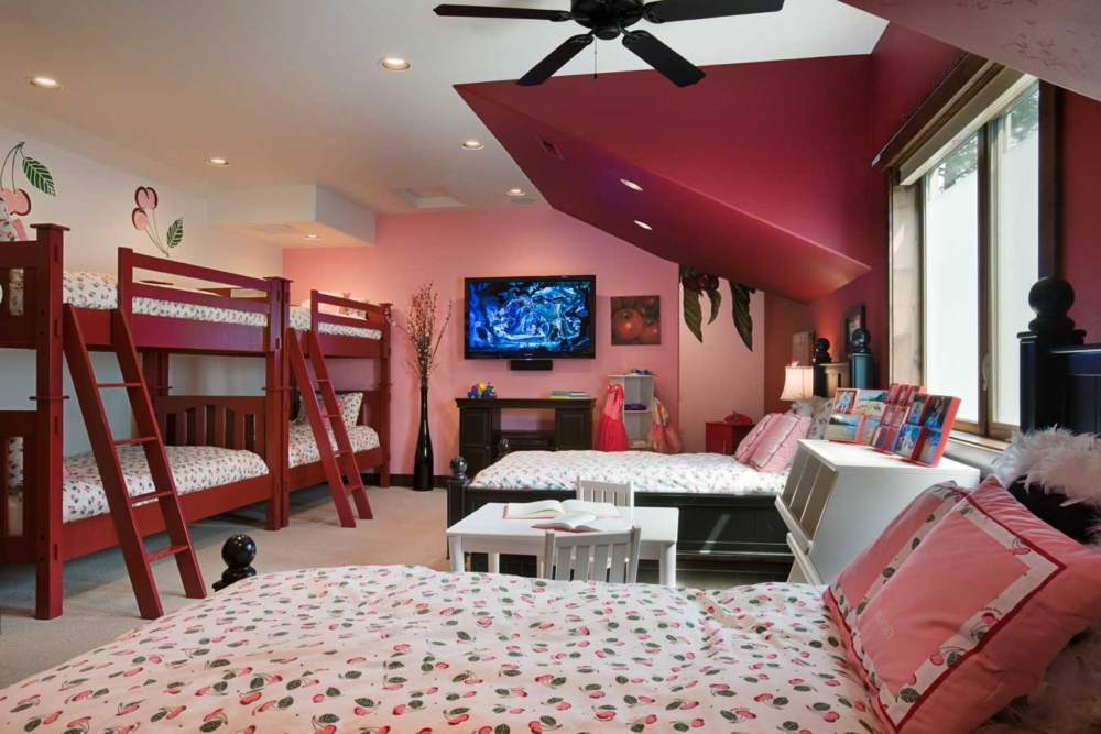 flathead lake retreat kids bedroom