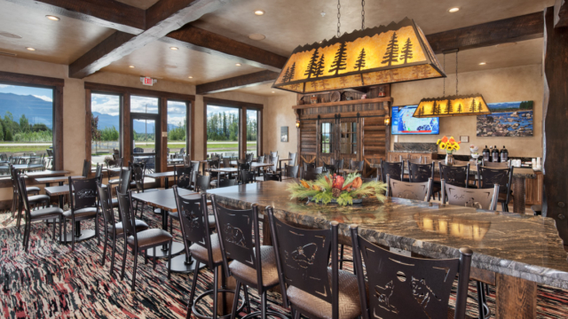 kalispell builder country inn dining area