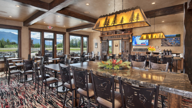 kalispell builder country inn dining area