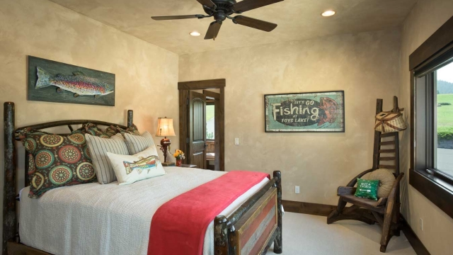 middle foys guest bedroom