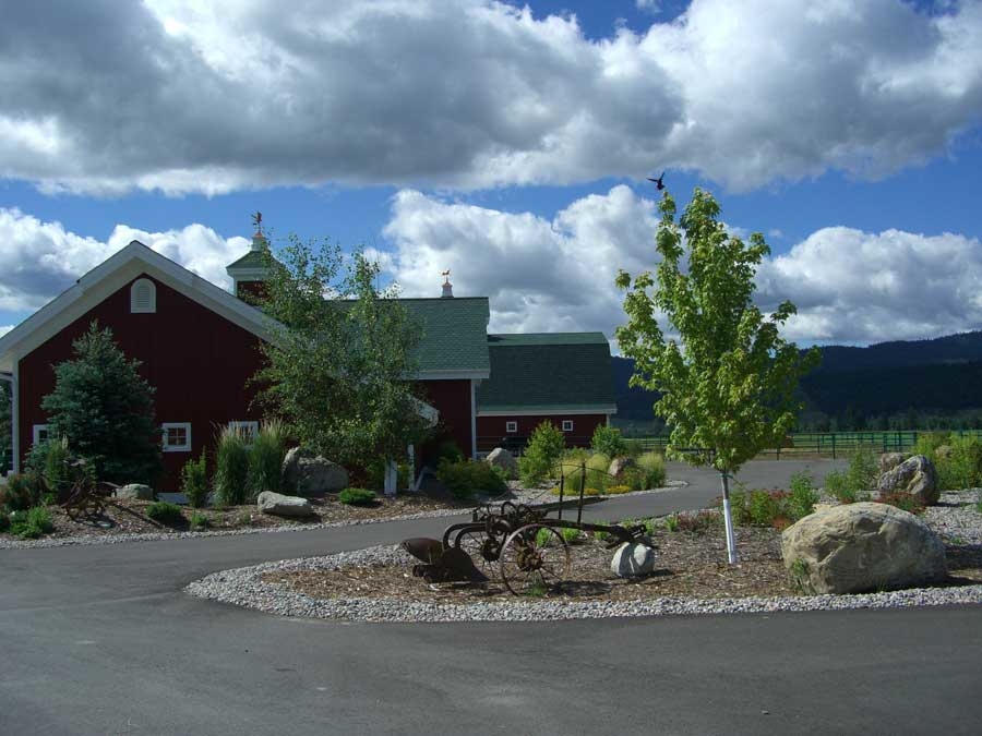 montana dream ranch driveway entry