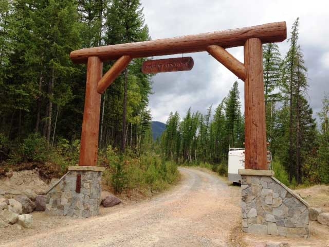 mountain rose entrance gate