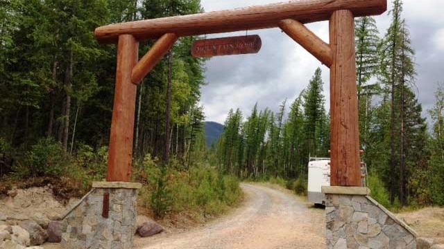 mountain rose entrance gate